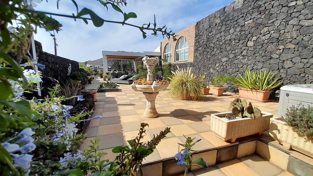 Foto 2 de Venta de chalet en Conil - Vega del Tegoyo de 4 habitaciones con terraza y piscina