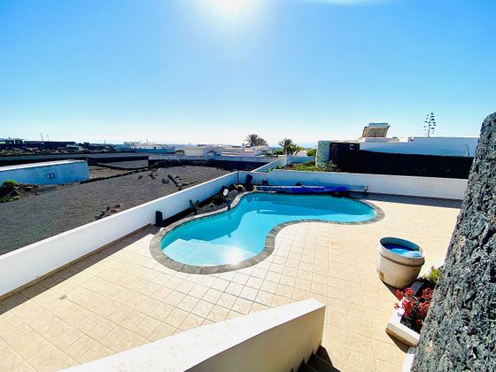 Foto 2 de Venta de chalet en Conil - Vega del Tegoyo de 3 habitaciones con terraza y piscina