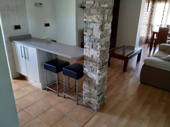 Foto 2 de Piso en alquiler en calle De Escalona de 2 habitaciones con muebles y aire acondicionado