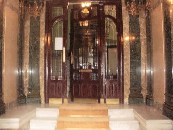 Foto 1 de Piso en alquiler en Jerónimos de 2 habitaciones con calefacción y ascensor