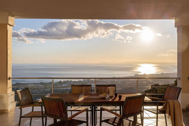 Foto 1 de Casa en venta en Los Monteros - Bahía de Marbella de 6 habitaciones con terraza y piscina