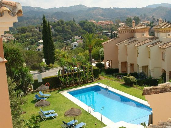 Foto 2 de Casa adossada en venda a Elviria de 6 habitacions amb terrassa i piscina