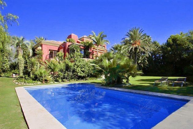 Foto 1 de Casa en venda a Lomas de Marbella Club - Puente Romano de 5 habitacions amb terrassa i piscina