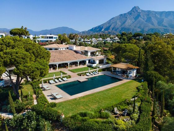 Foto 2 de Casa en venda a Lomas de Marbella Club - Puente Romano de 16 habitacions amb terrassa i piscina