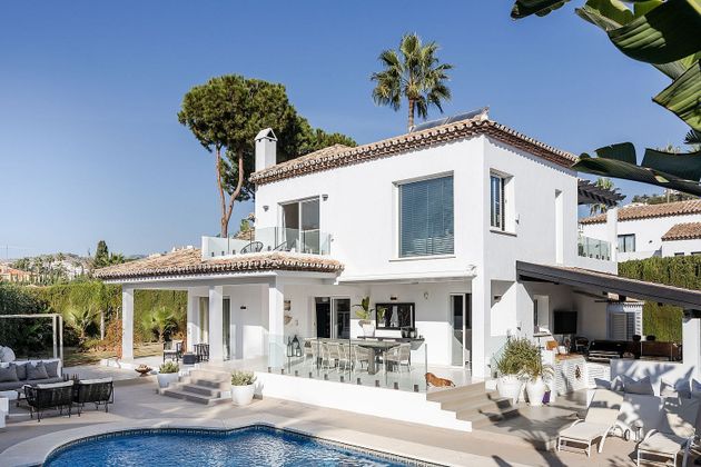 Foto 1 de Casa en venda a Los Naranjos - Las Brisas de 4 habitacions amb terrassa i aire acondicionat