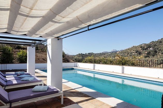 Foto 2 de Casa rural en venda a Riogordo de 8 habitacions amb terrassa i piscina