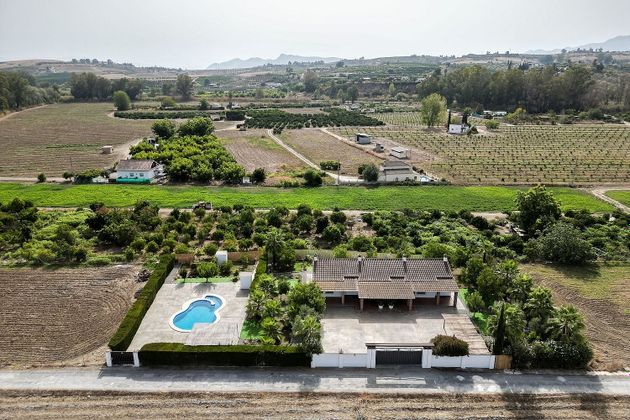 Foto 2 de Casa en venda a Coín de 6 habitacions amb piscina i jardí