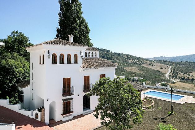 Foto 1 de Casa en venta en Casarabonela de 9 habitaciones con terraza y piscina