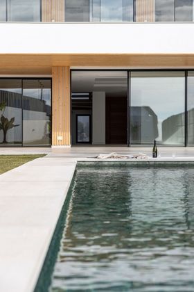 Foto 1 de Casa en venta en Zona el Higuerón de 4 habitaciones con terraza y piscina