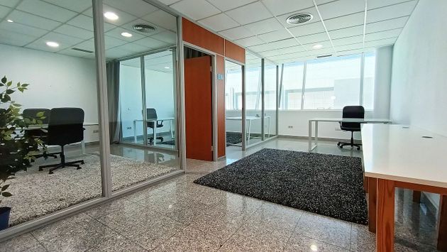 Foto 1 de Oficina en venda a Puerto Banús amb garatge i aire acondicionat
