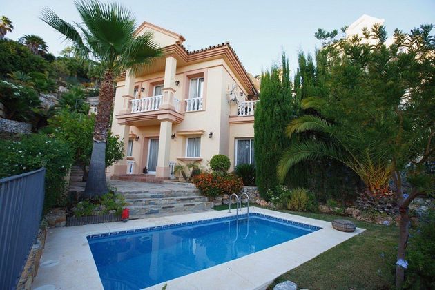 Foto 2 de Casa en venda a Istán de 3 habitacions amb terrassa i piscina