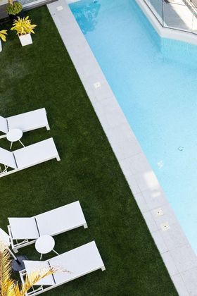 Foto 2 de Piso en venta en El Mayorazgo - El Limonar de 1 habitación con terraza y piscina