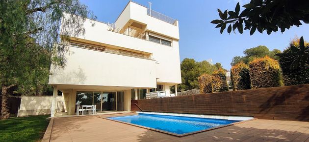 Foto 1 de Chalet en venta en Can Girona - Terramar - Can Pei - Vinyet de 5 habitaciones con terraza y piscina