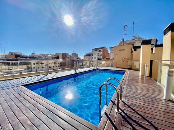 Foto 1 de Piso en venta en El Baix Guinardó de 2 habitaciones con terraza y piscina