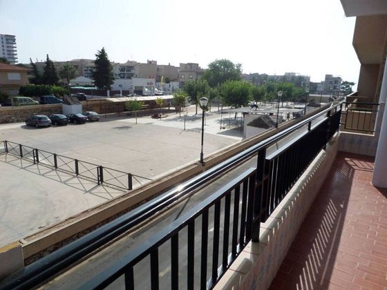 Foto 1 de Piso en venta en Centro - Alcazares, Los de 4 habitaciones con terraza y balcón