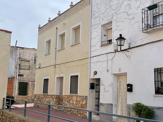 Foto 1 de Casa adosada en venta en Mondéjar de 7 habitaciones con terraza