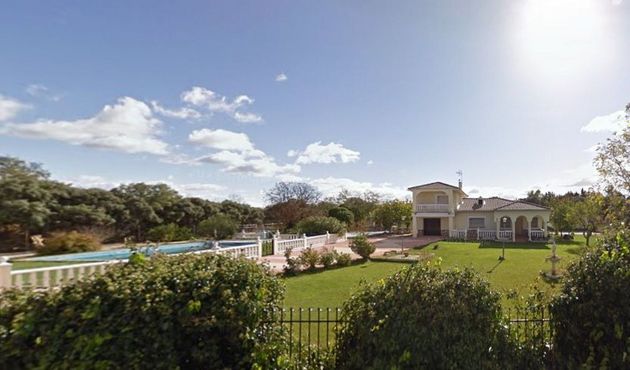 Foto 1 de Xalet en venda a Hontoba de 6 habitacions amb terrassa i piscina