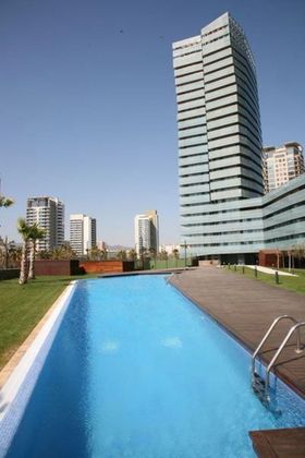 Foto 1 de Venta de piso en paseo De García Faria de 3 habitaciones con terraza y piscina
