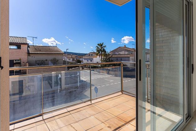 Foto 2 de Piso en venta en Santa Margarida i els Monjos de 3 habitaciones con piscina y balcón