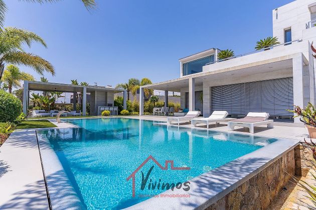 Foto 1 de Xalet en venda a Aljaraque de 5 habitacions amb terrassa i piscina