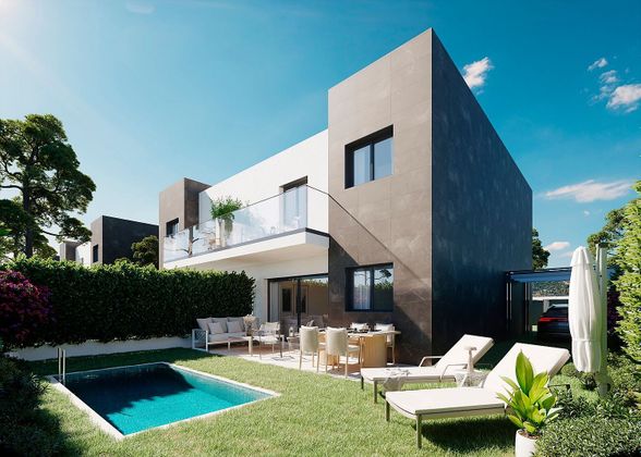 Foto 1 de Casa adossada en venda a calle Teide de 4 habitacions amb terrassa i piscina