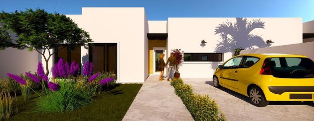 Foto 2 de Casa adossada en venda a calle Teide de 3 habitacions amb terrassa i piscina