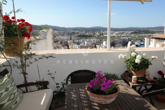 Foto 2 de Àtic en venda a Dalt de la Vila - La Marina de 3 habitacions amb terrassa i aire acondicionat