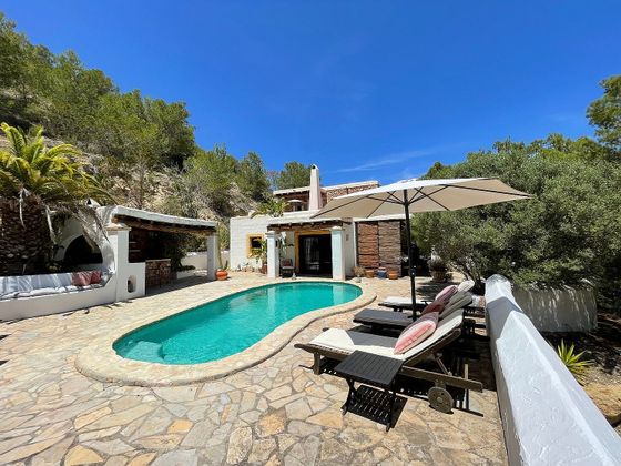 Foto 2 de Chalet en venta en Sant Joan de Labritja de 4 habitaciones con terraza y piscina