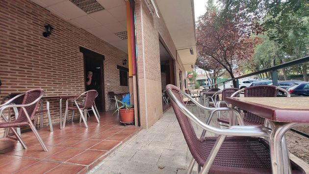 Foto 2 de Venta de local en avenida De Beleña con terraza