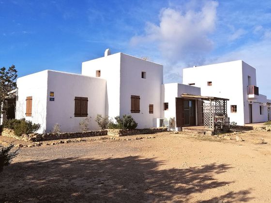 Foto 1 de Venta de chalet en Formentera de 5 habitaciones con terraza y piscina