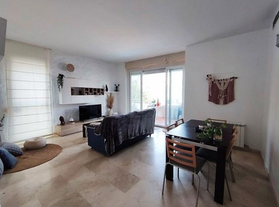 Foto 2 de Piso en venta en Montgat de 3 habitaciones con terraza y piscina