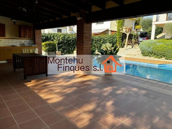 Foto 2 de Chalet en venta en calle Alzina Surera de 6 habitaciones con terraza y piscina