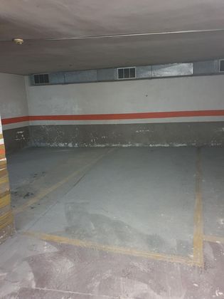Foto 2 de Venta de garaje en calle Valles i Ribot de 11 m²