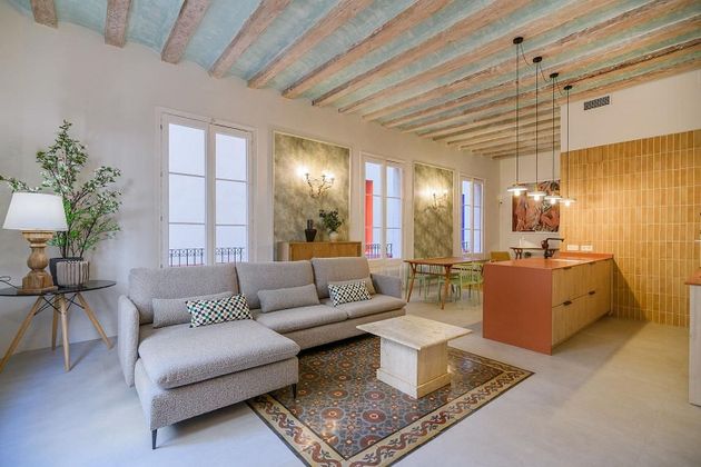 Foto 2 de Piso en venta en El Gòtic de 2 habitaciones con balcón y aire acondicionado