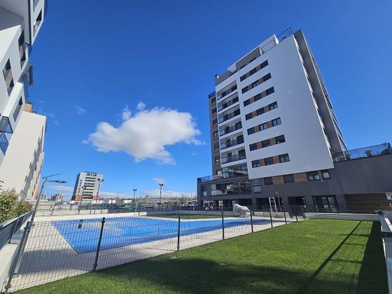Foto 1 de Pis en venda a El Cañaveral - Los Berrocales de 4 habitacions amb terrassa i piscina