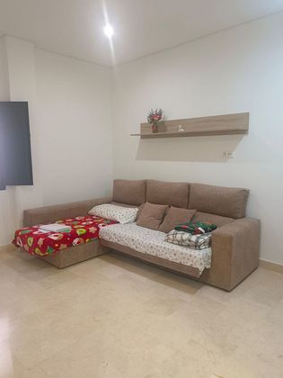 Foto 2 de Piso en alquiler en San Gil de 1 habitación con garaje y muebles