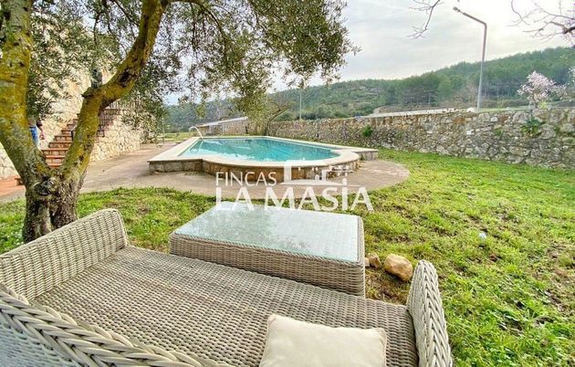 Foto 1 de Casa rural en venda a Canyelles de 3 habitacions amb piscina i jardí