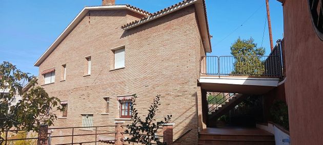 Foto 1 de Venta de chalet en Ciutat Diagonal - La Miranda - La Mallola de 5 habitaciones con terraza y piscina