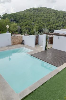Foto 1 de Alquiler de dúplex en Santa Eulalia del Río de 3 habitaciones con terraza y piscina