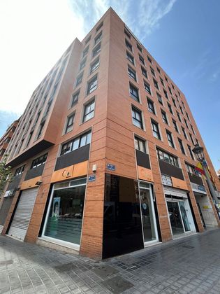 Foto 1 de Alquiler de local en calle De L'uruguai de 230 m²