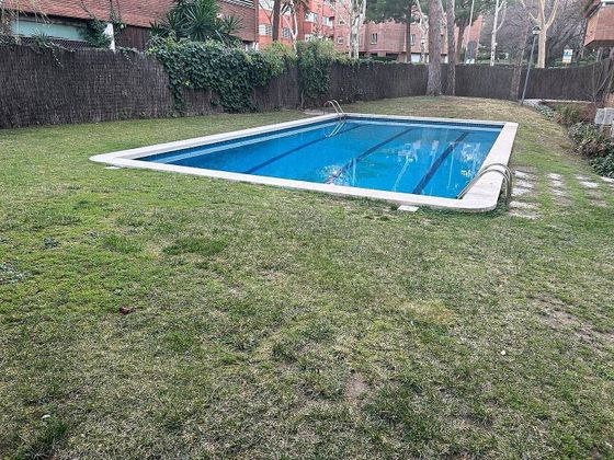 Foto 2 de Pis en venda a Sarrià de 4 habitacions amb terrassa i piscina
