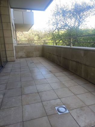 Foto 2 de Alquiler de piso en Les Tres Torres de 3 habitaciones con terraza y piscina
