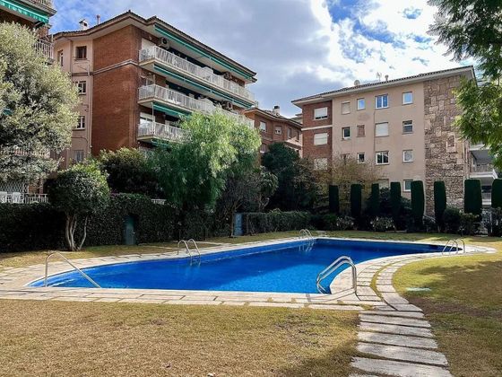 Foto 1 de Pis en venda a calle Manuel Girona Doctor Ferran de 5 habitacions amb terrassa i piscina