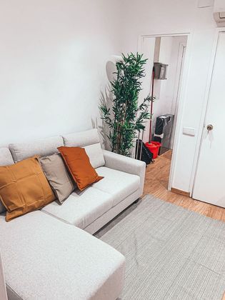 Foto 1 de Pis en venda a calle De Requesens de 2 habitacions amb mobles i aire acondicionat