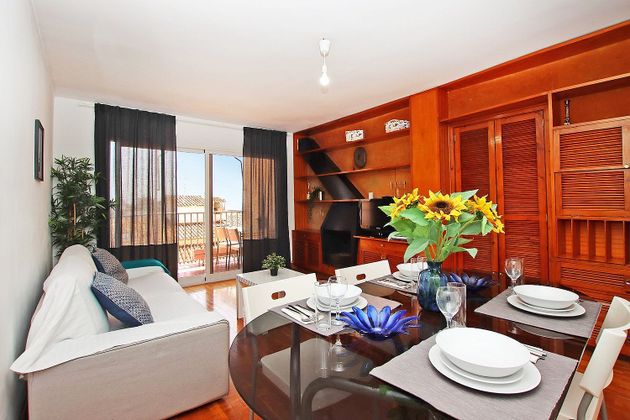 Foto 1 de Piso en alquiler en calle Despuig de 3 habitaciones con muebles y balcón