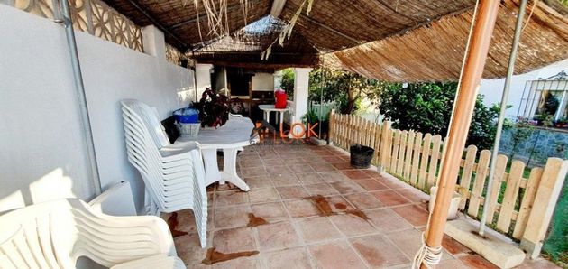Foto 2 de Venta de chalet en calle Jurel de 6 habitaciones con terraza y piscina