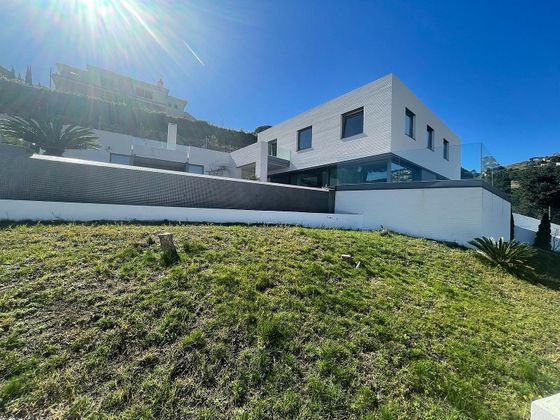 Foto 1 de Casa en lloguer a calle De Telia de 6 habitacions amb terrassa i piscina