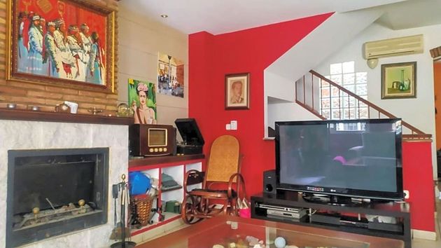 Foto 2 de Casa adossada en venda a Gamarra - La Trinidad de 4 habitacions amb terrassa i aire acondicionat