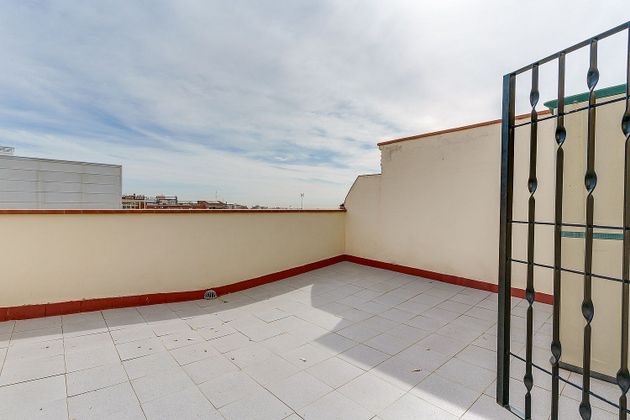 Foto 2 de Pis en venda a El Baix Guinardó de 4 habitacions amb terrassa i calefacció