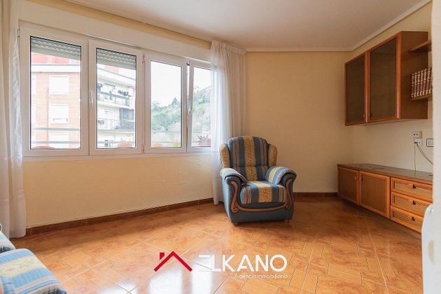 Foto 2 de Piso en venta en Santurtzi de 2 habitaciones y 70 m²